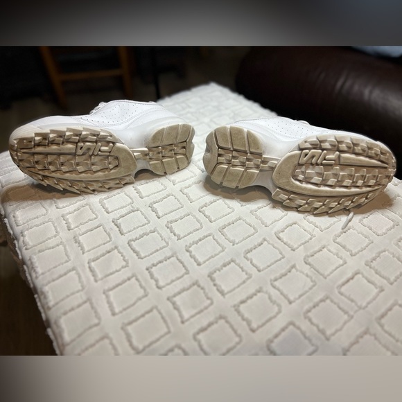 Fila Disrupter White Sneakers 7.5 - Picture 4 of 4